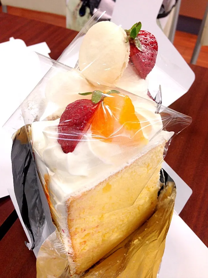 シフォンケーキのショートケーキ🍰ふわっふわっ|あいさん