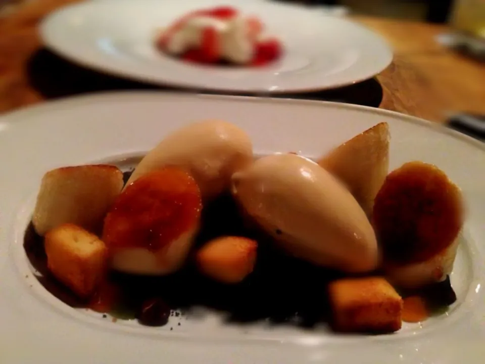 "banana split" (burnt honey ice-cream & caramelised bananas)|Cloudy Gさん