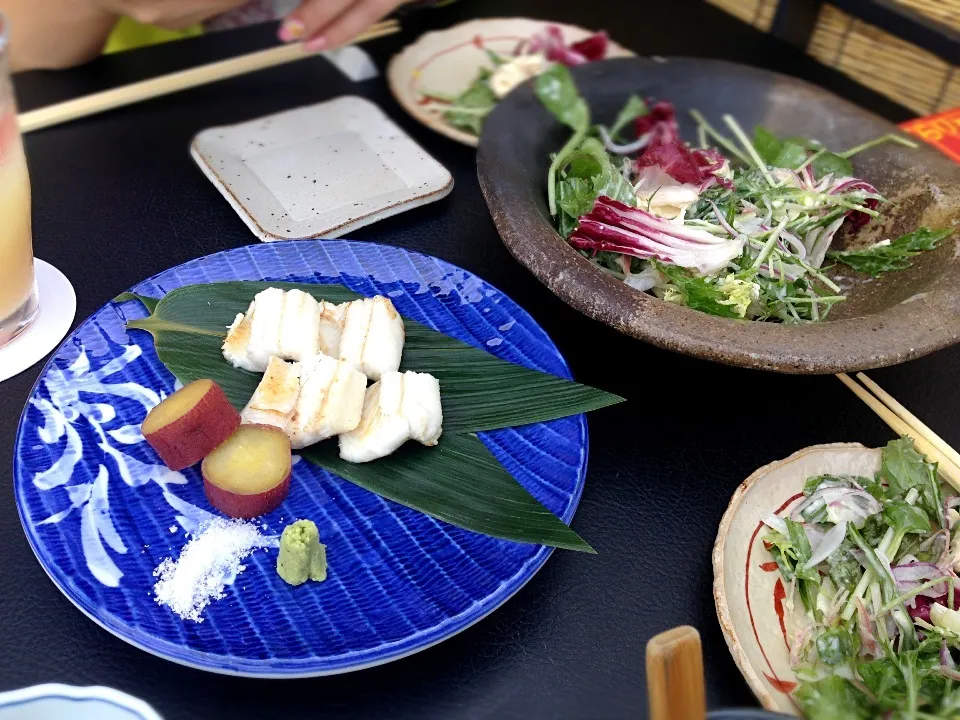 穴子の白焼きと生湯葉と香味野菜のサラダ|みおさん