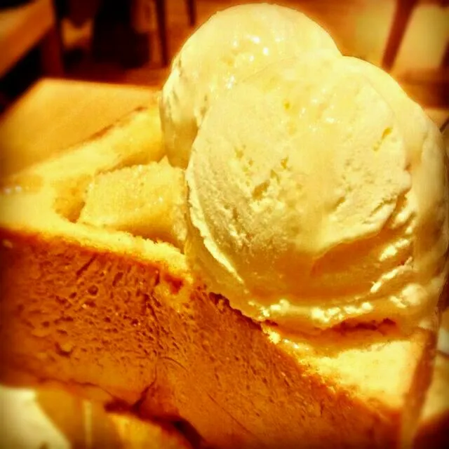 Snapdishの料理写真:Honey Toast|Rob Greenさん