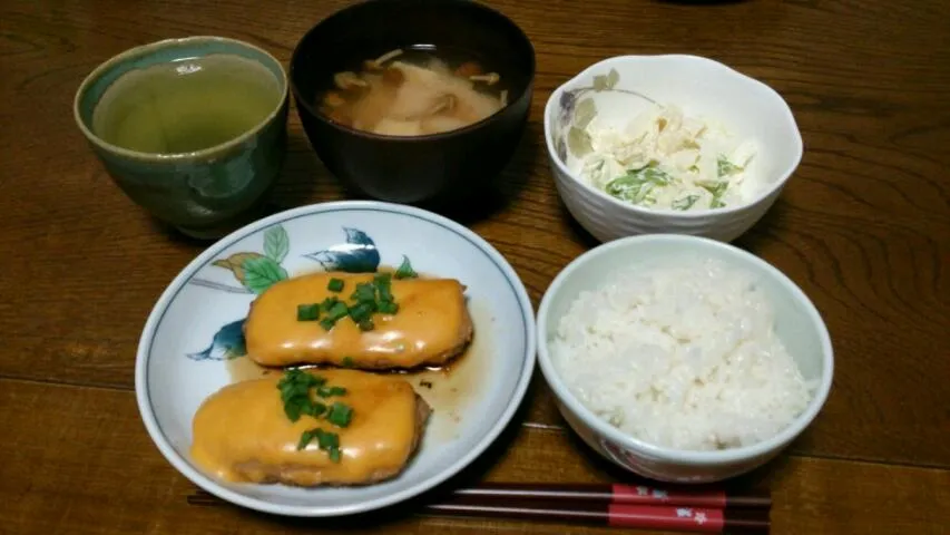 Snapdishの料理写真:ひろさんのわさびチーズつくね♡＆大根とホタテのサラダ＆豆腐とナメコの味噌汁|えっちゃんさん