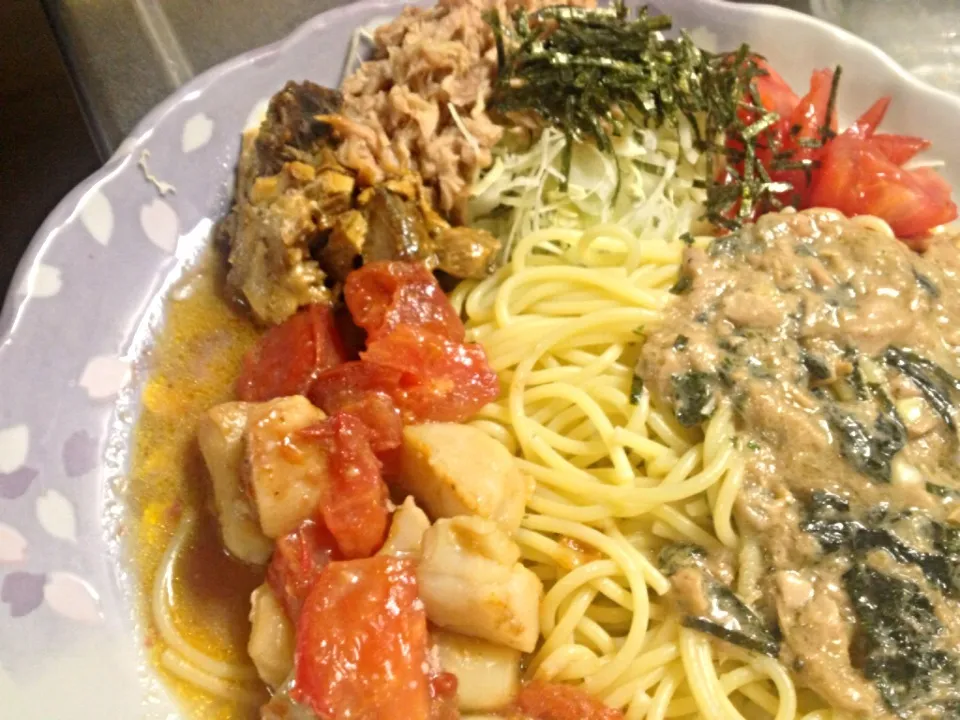 Snapdishの料理写真:ツナパスタ ホタテとトマトのソテーと|shenhuaさん