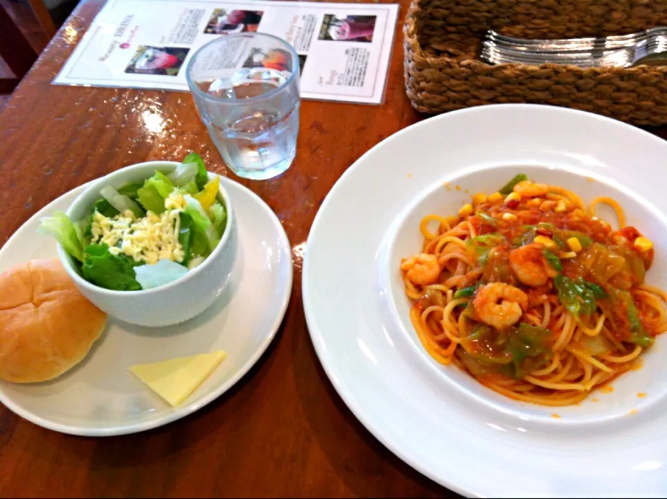 えびとキャベツのトマトソースパスタ|はるなさん