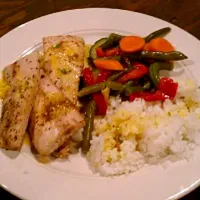 Pan seared Mahi Mahi along side steamed mixed vegetables & Jasmine rice. With a drizzle of fresh lemon butter sauce|RJさん