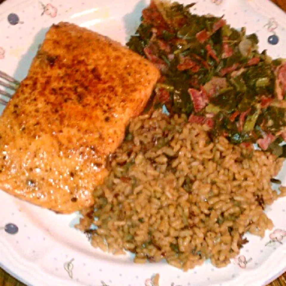 Sautéed Salmon aside Whole Grain Rice with Turnip Greens & chopped Turkey|RJさん