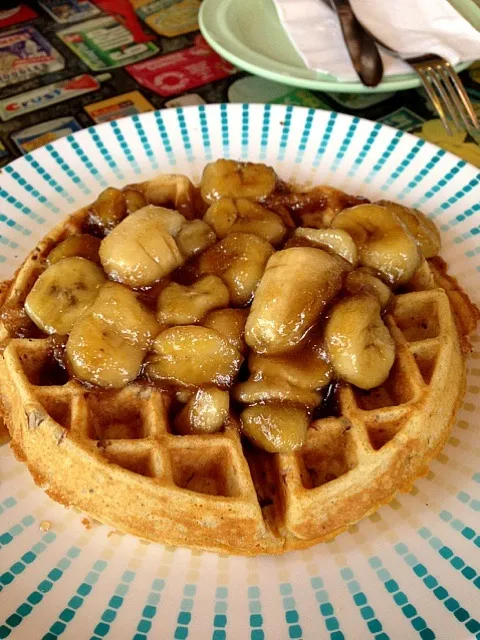 Snapdishの料理写真:Brunch continued! Caribbean waffle with pecans inside and bananas on top :)|georgianaさん