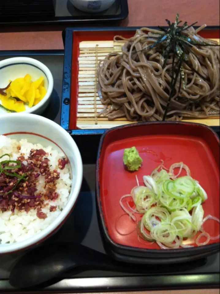 ざるそば  梅しらす丼  (若鯱家)|笑美子さん