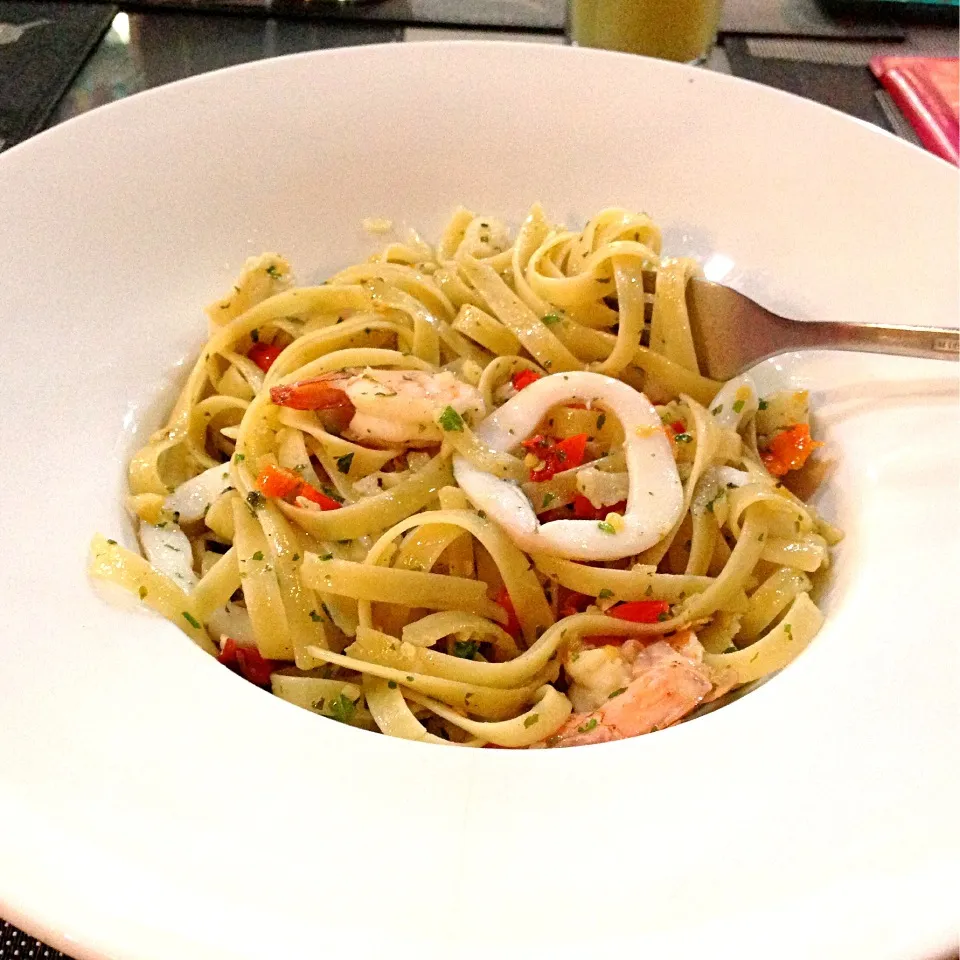 Aglio Olio Seafood Pasta|angela angieさん