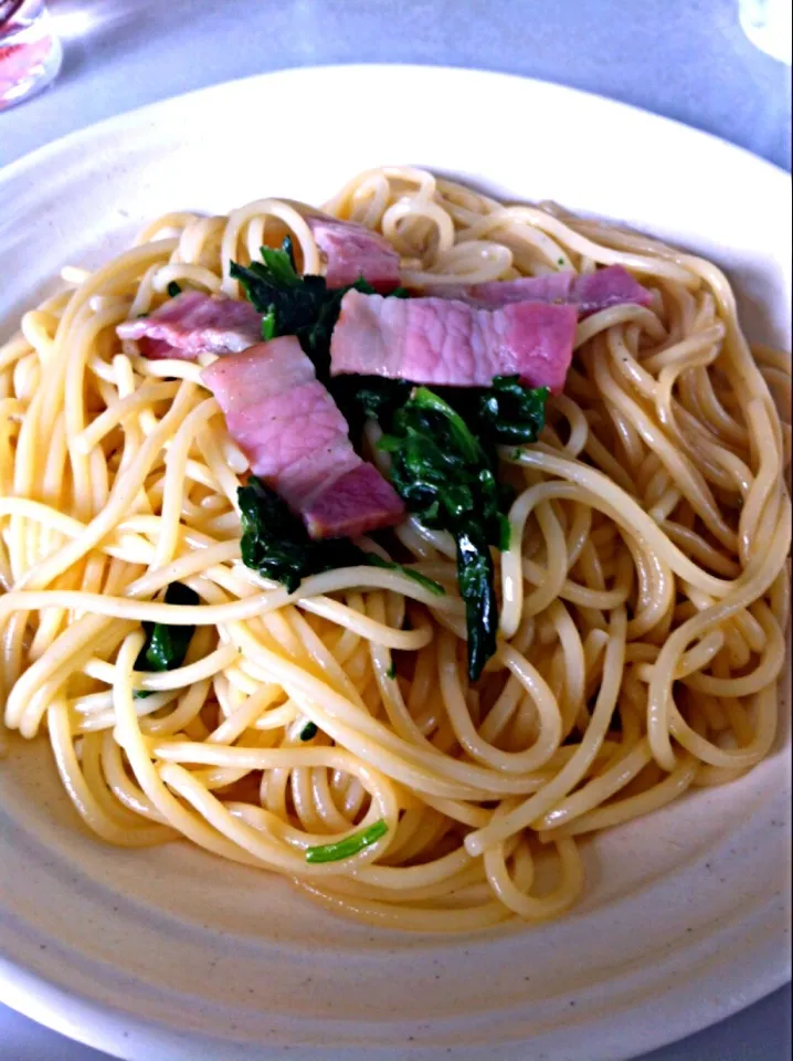 ♡ほうれん草とベーコンのバター醤油パスタ♡|愛里さん