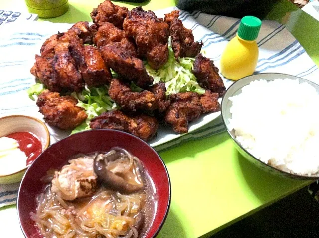 Snapdishの料理写真:鳥の唐揚げとすき焼き風スープ|sigiさん