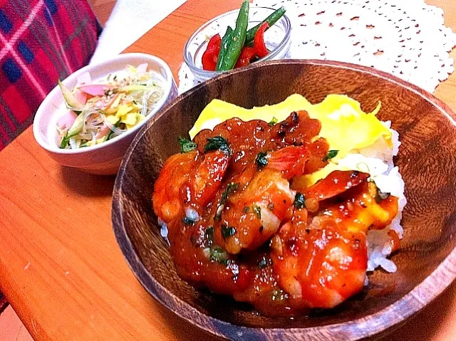 エビチリ丼、中華春雨サラダ|harukaさん