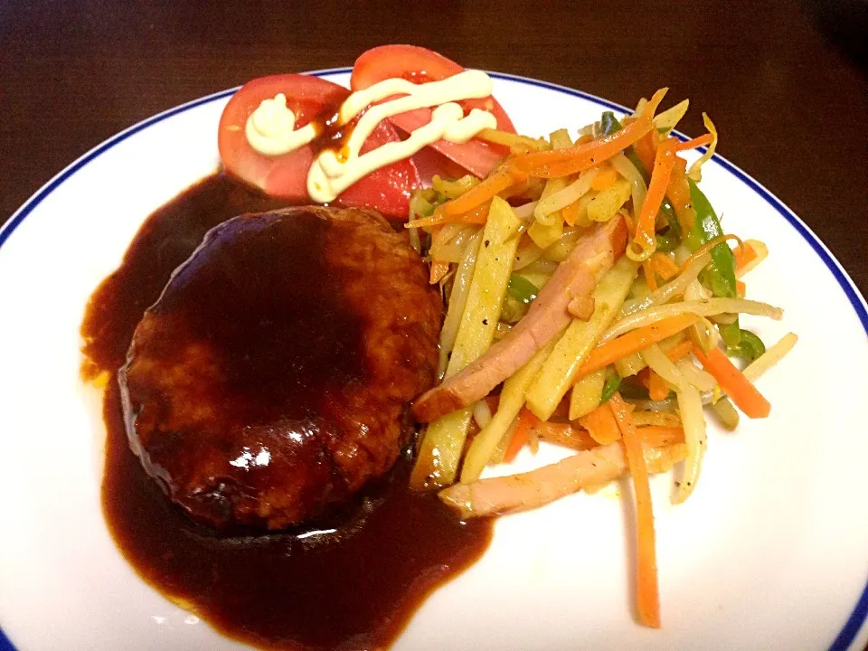 チーズハンバーグとカレー味の野菜炒め|sachikoさん