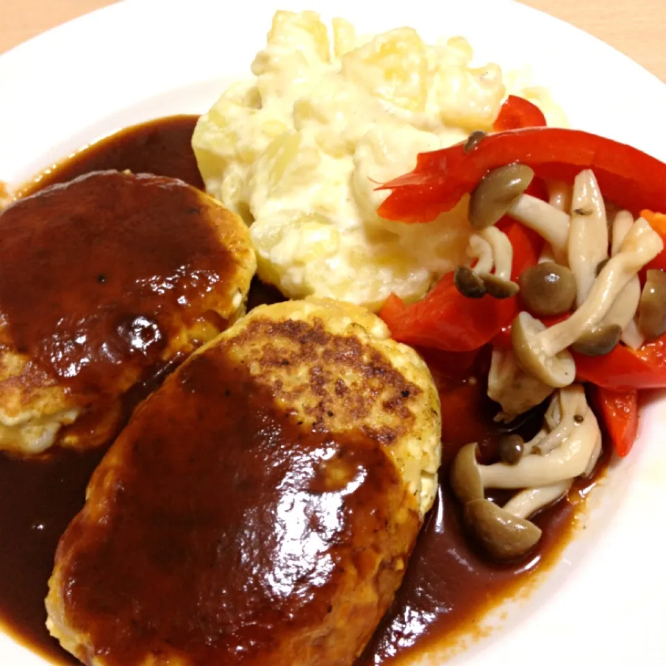 豆腐ハンバーグ とポテトのミルク煮、パプリカときのこのマリネ|あぼちさん