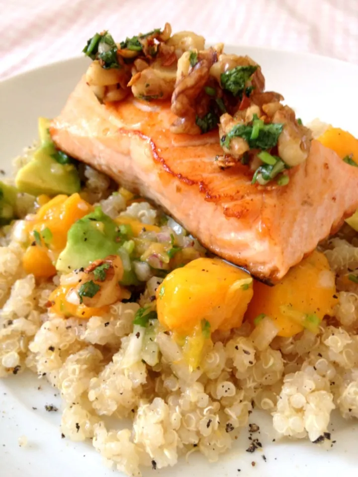 Salmon with quinoa salad|12Dragonさん