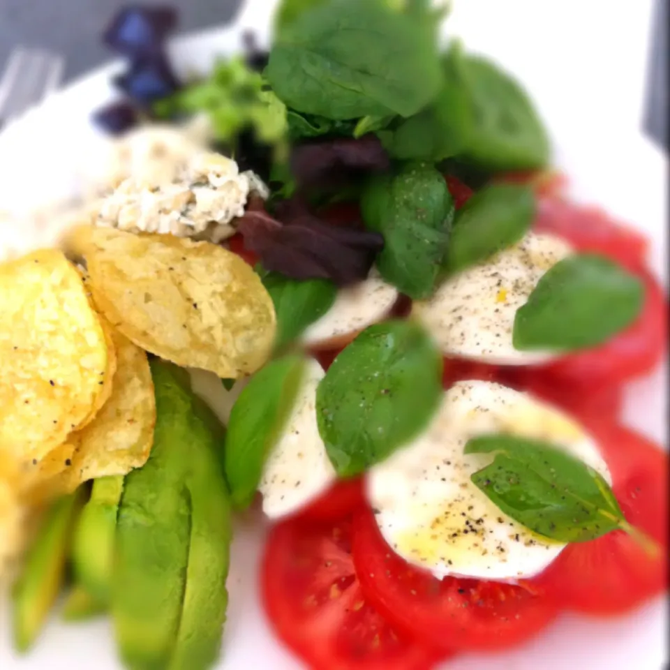 Snapdishの料理写真:Basil, mozzarella and tomato salad with avacado, pasta salad, salad leaves and some naughty crisps!|🍓Jolejo🍓さん