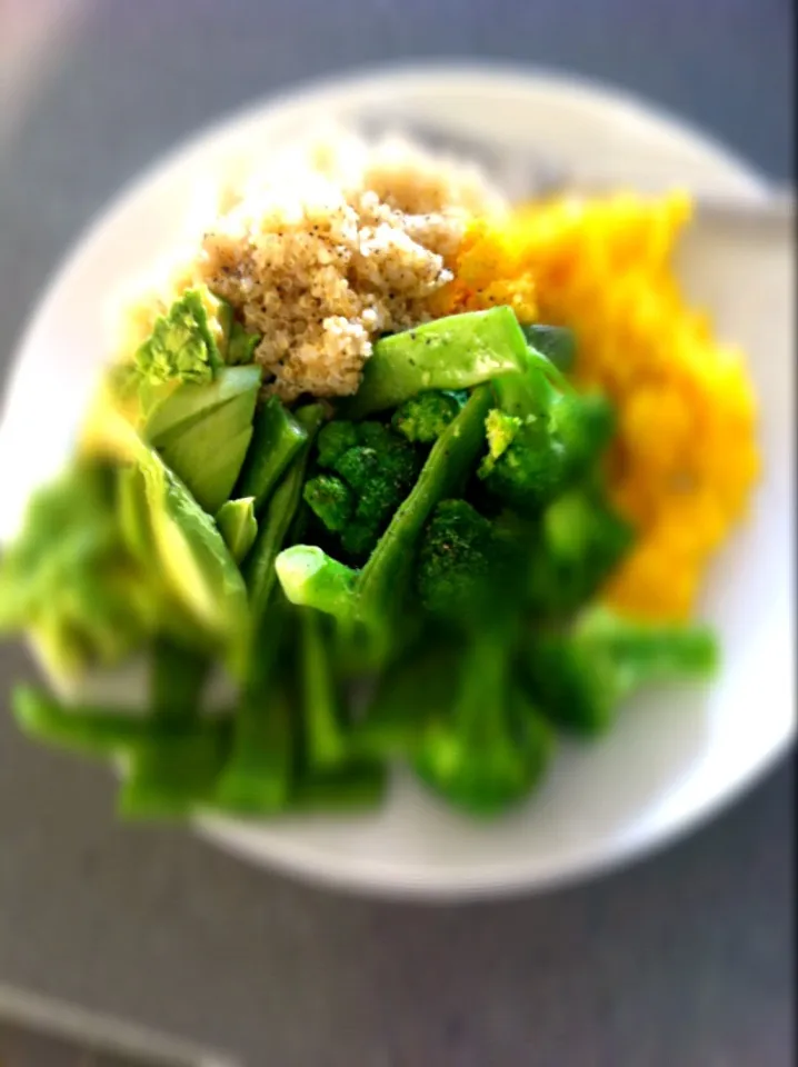 Broccoli, great beans, eggs, avocado and quinoa|🍓Jolejo🍓さん