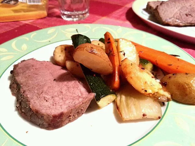 Roastbeef with rosemary spring veggies|anja bukovecさん