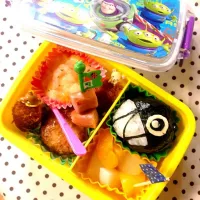 Snapdishの料理写真:遠足 マリオ的キャラ弁当|きょんちむさん