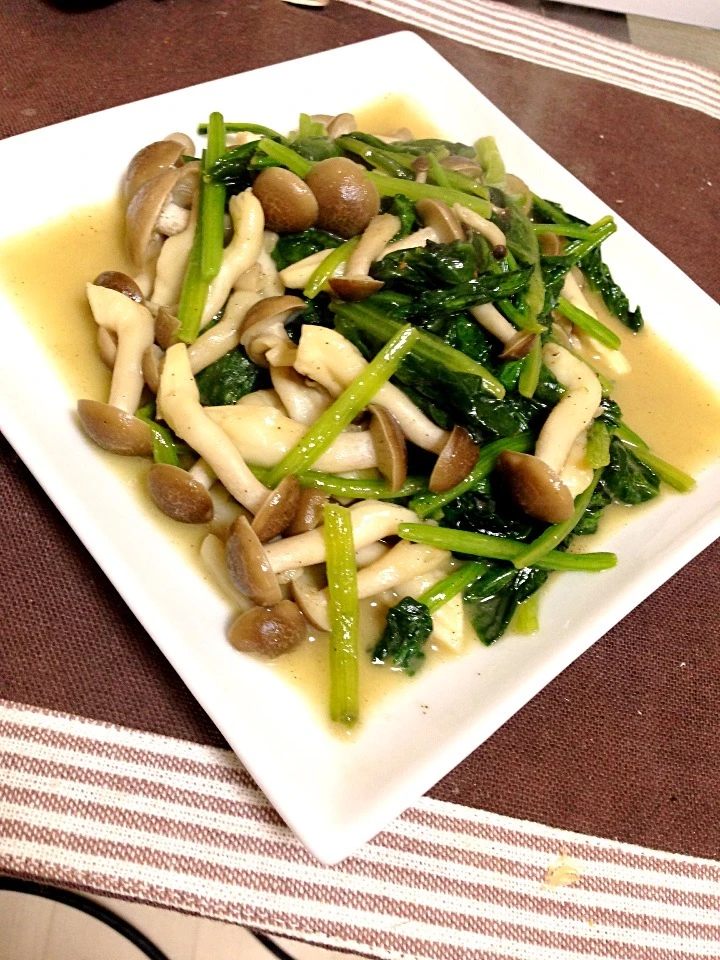 ほうれん草としめじのバターソテー|めいこさん