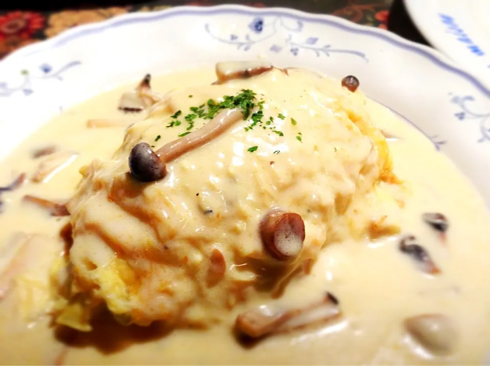 Omu rice in mushroom cream sauce|coxiella24さん