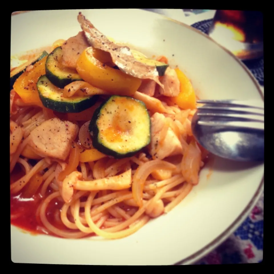 Snapdishの料理写真:今日のトモコンダテはチキンと野菜のトマト煮込みパスタ🐓🍅🍴|🇯🇵ともこちゃん。さん