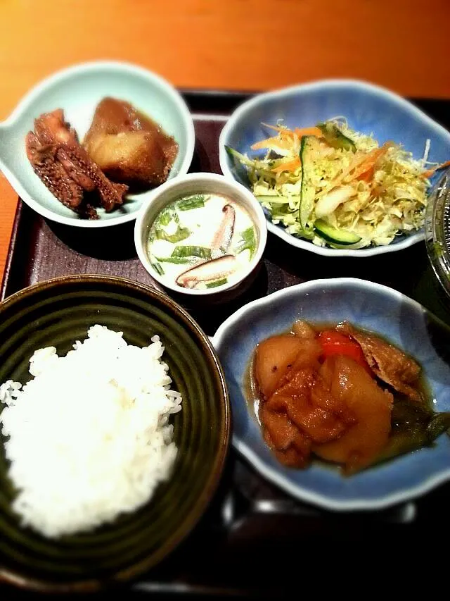 今日の賄い★いか大根･じゃがいもの煮物･サラダ･茶碗蒸し|ちはるさん