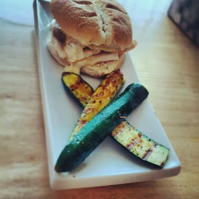 Canadian peameal bacon and egg sandwich with grilled zucchini|Ren I Cookさん