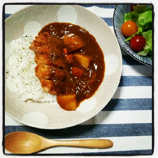 チキンカツカレー、サラダ|manapさん