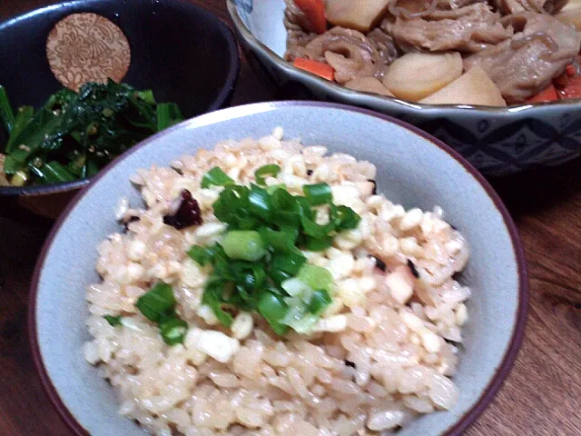 たこと油揚げの炊き込みご飯！
天かすとネギをトッピング(^-^)|tetoteさん