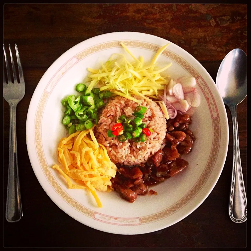 "Khao Kluk Kapi" shrimp paste fried rice and various topping|ジクさん