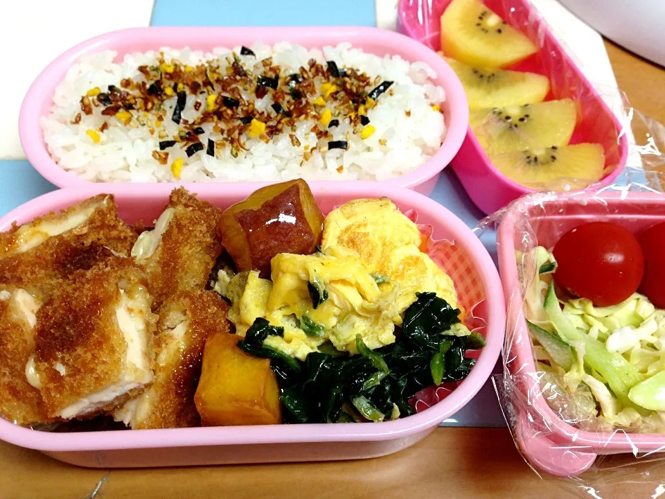 Snapdishの料理写真:鶏ささみのチーズカツ弁当|yukoさん