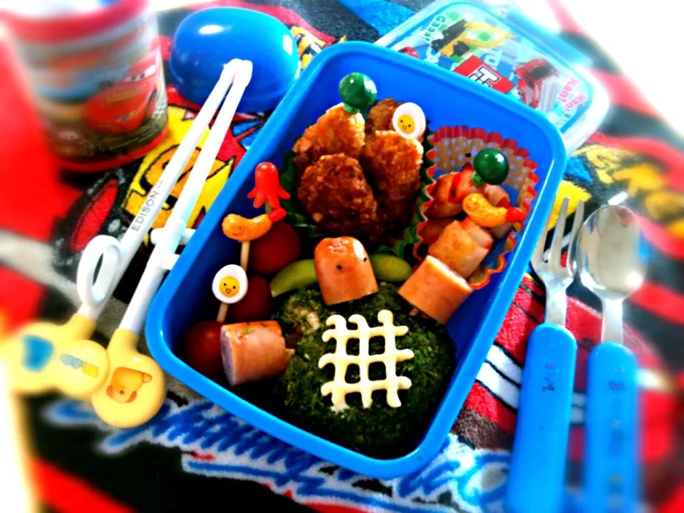 [3歲Bento] Turtle Rice Bowl, Crab Stick with Gyoza Skin & Fries Salmon with Corn Flake 😊😊|keikeilimさん