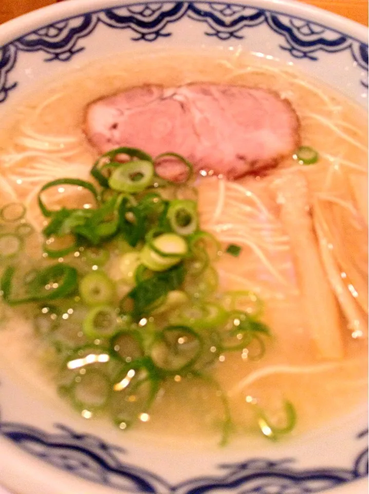 ２日連続で、ランチに麺。いけね、明日の昼も東大生と麺ランチだったじゃん！ (^^;;|Takashi H.さん