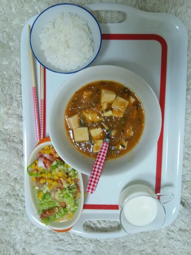 Snapdishの料理写真:麻婆豆腐と蒸し野菜|みほさん