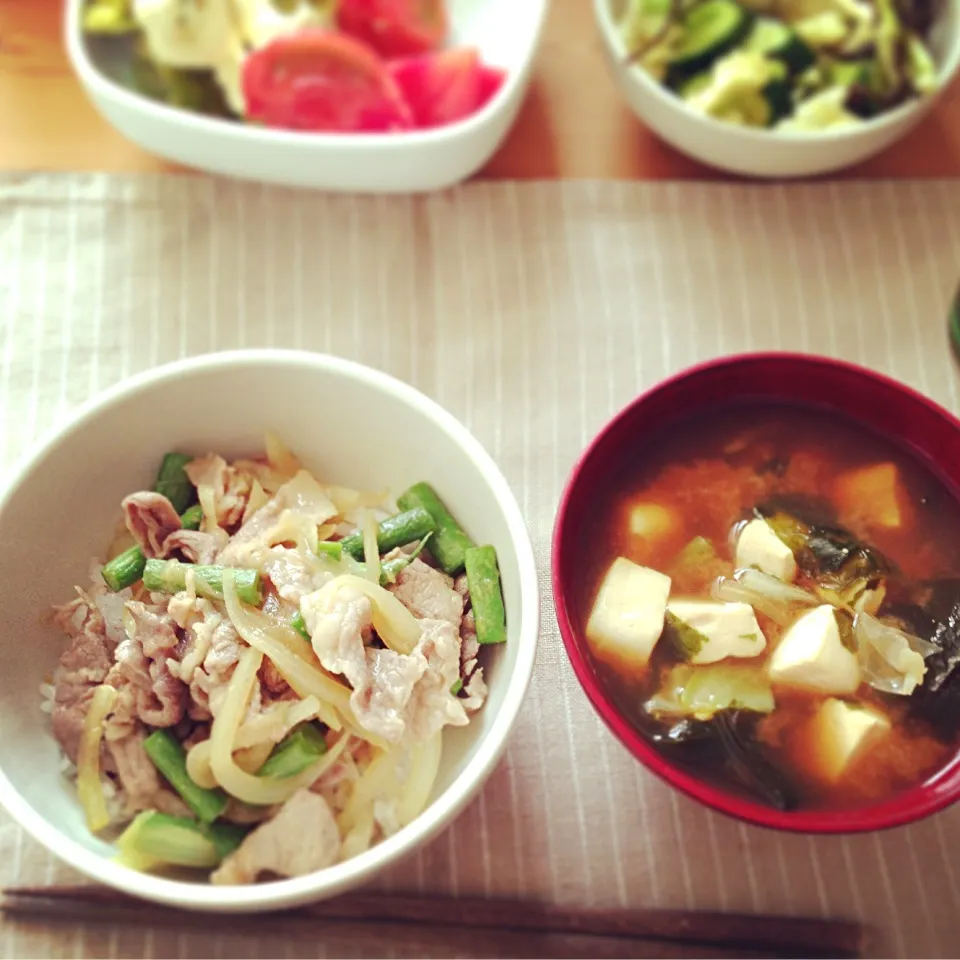 豚丼、豆腐とキャベツのお味噌汁|akiさん