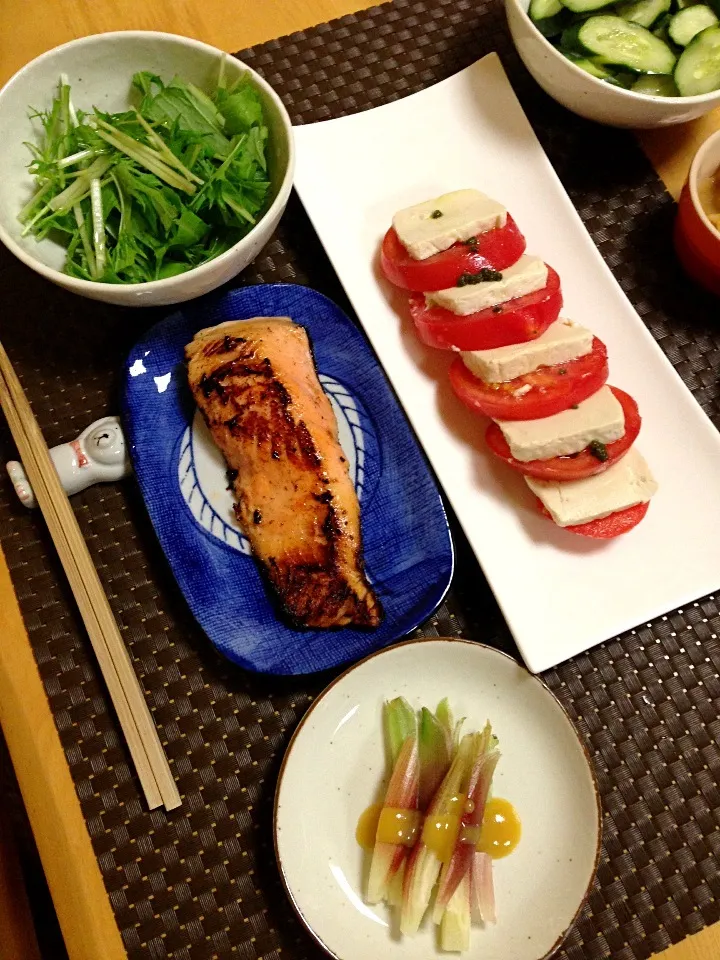 塩麹豆腐で和風カプレーゼと塩麹漬けサーモンの晩ご飯|ちかさん