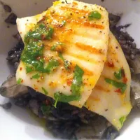 Snapdishの料理写真:Grilled herby squid and squid ink risotto|Monicaさん