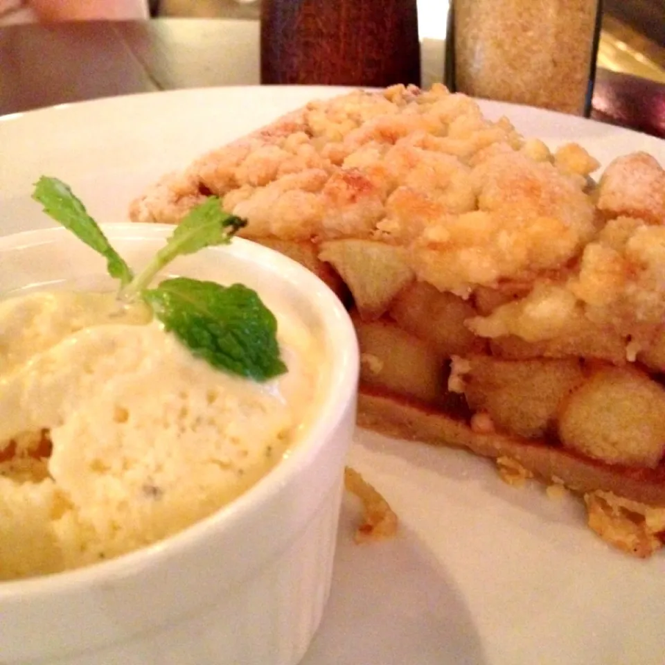 Apple Pie with Vanilla Ice Cream|12Dragonさん