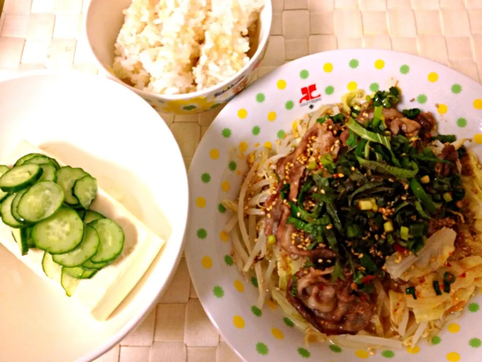 Snapdishの料理写真:豚肉と野菜の重ね蒸しピリ辛ポン酢
中華風冷や奴
玄米入りご飯|こなつさん