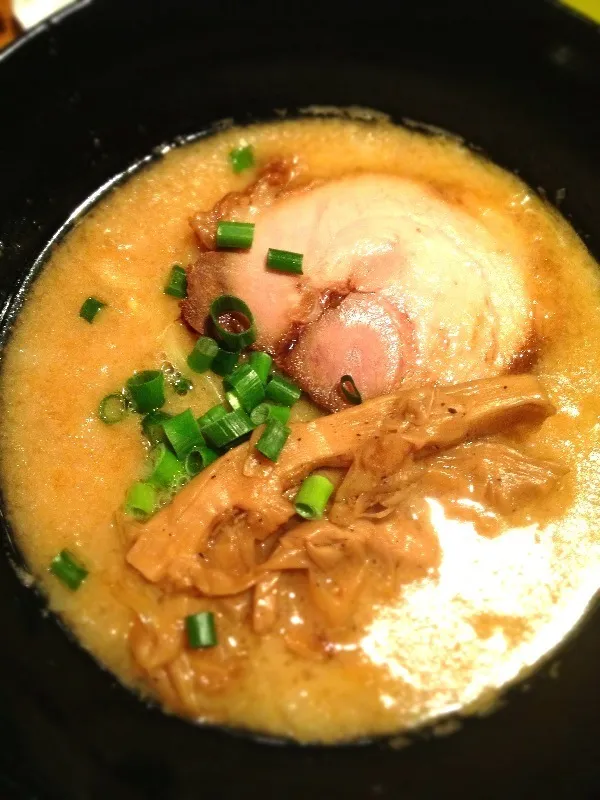 白湯醤油ラーメン|旧式。さん