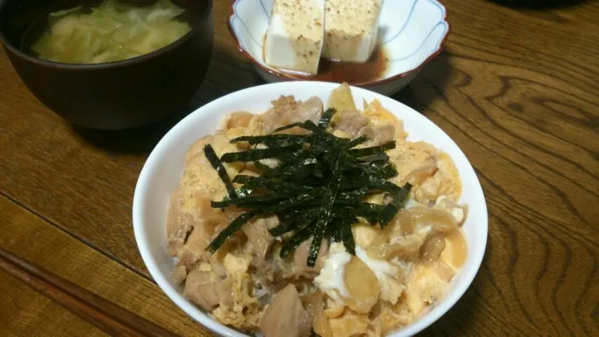 親子丼＆冷奴＆キャベツの味噌汁|えっちゃんさん