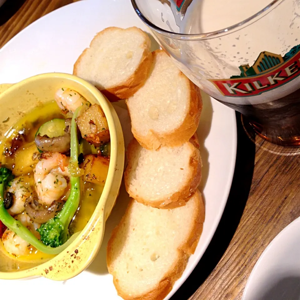 エビのアヒージョとビール|Milk♡Teaさん