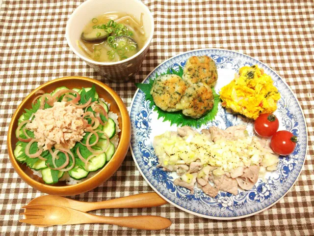 Snapdishの料理写真:青じそとツナのサラダご飯♪豚のネギ塩レモンだれで爽やか～(^^)|まゆみさん