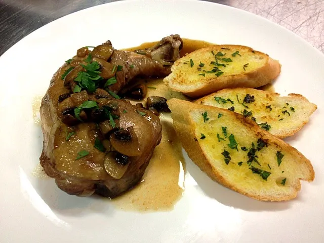 Snapdishの料理写真:Coq au vin (braised chicken in red wine) served with garlic bread|Angie Yapさん