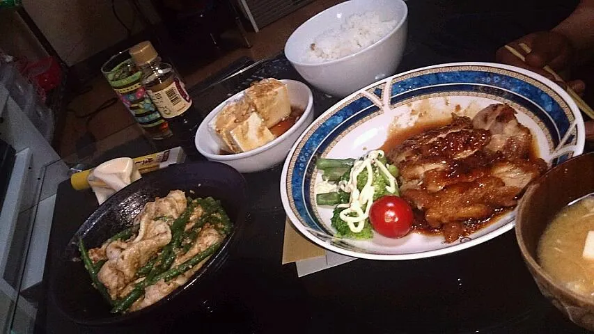 Snapdishの料理写真:鶏肉の照り焼き
いんげんの豚しゃぶごまみそ|えりかさん