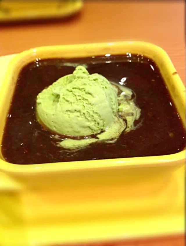 Red bean paste with macha ice cream. ^^|해리さん