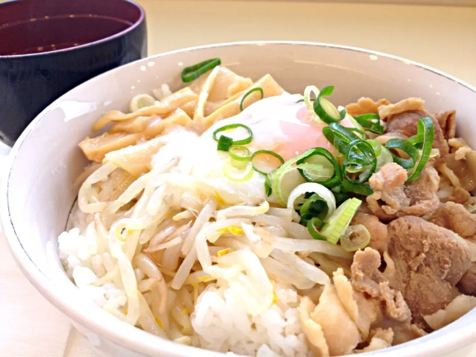 今日の社食は徳島丼。440円。|ルーア・ブランカさん