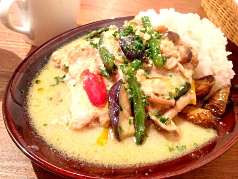 Snapdishの料理写真:グリーンチキンカレーランチ|leimomiさん