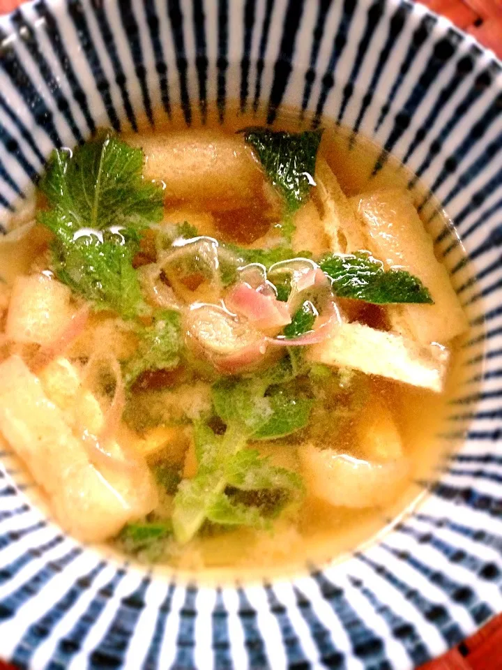 Miso soup of fried tofu and leaves of radish♨おあげと大根の葉のお味噌汁|🌈Ami🍻さん