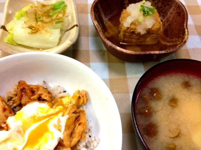 揚げだし豆腐、白菜のお浸し、なめこと豆腐の味噌汁、豚キムチ丼|ゆりさん